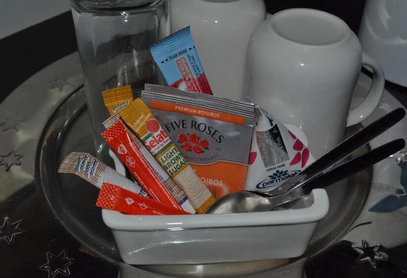 スタンダードトリプルルーム, Castello Guesthouse Vryburg