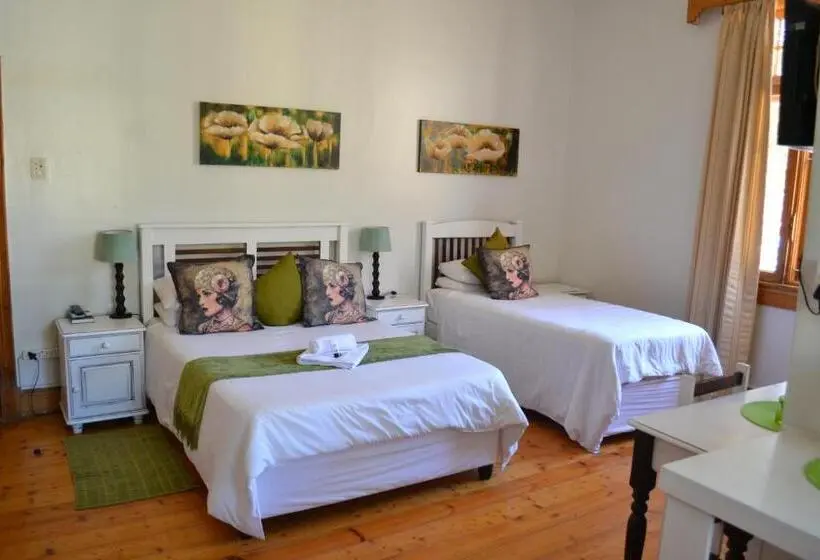 Standard Kolmen Hengen Huone, Castello Guesthouse Vryburg