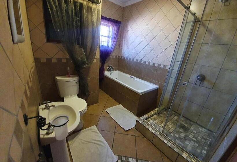 トリプルクラシックルーム, Castello Guesthouse Vryburg