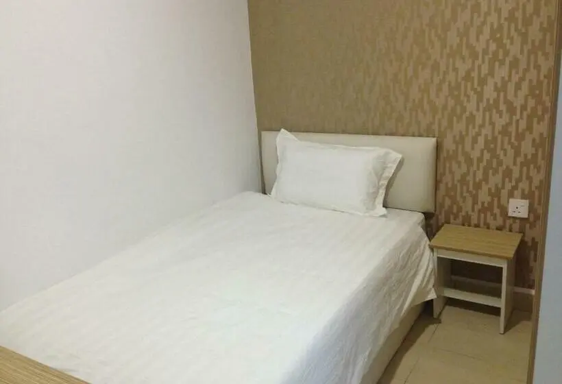 Standard Yhden Hengen Huone, Crystal Garden Hotel   Seri Kembangan