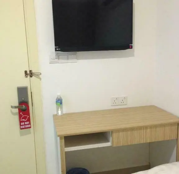 Standard Yhden Hengen Huone, Crystal Garden Hotel   Seri Kembangan