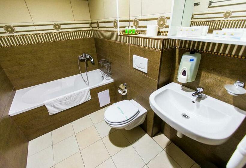 豪华三人间, Sun