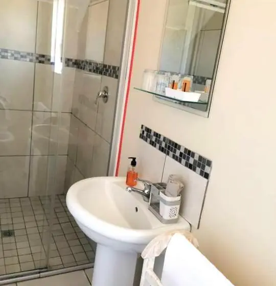 Standard-huone, Tiffanys B&b, Pub & And Teagarden