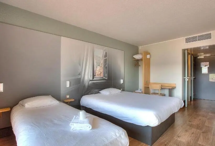 Standard Kolmen Hengen Huone, B&b Hotel Villeneuve Loubet Village