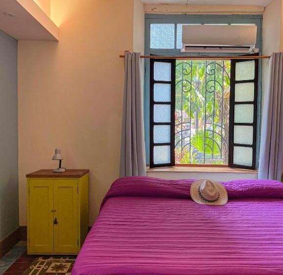 חדר סטנדרט לארבעה, Hostel Candelaria