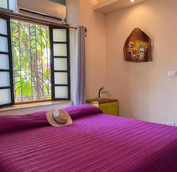 اتاق استاندارد چهار تخته, Hostel Candelaria