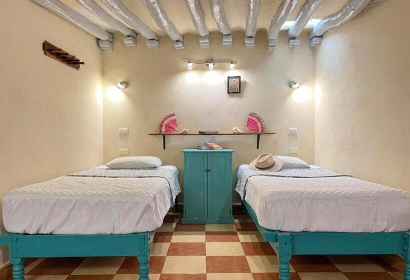 מיטה בחדר משותף, Hostel Candelaria