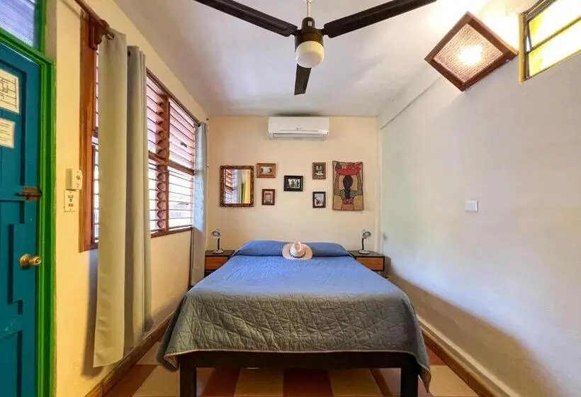اتاق استاندارد با سرویس بهداشتی مشترک, Hostel Candelaria