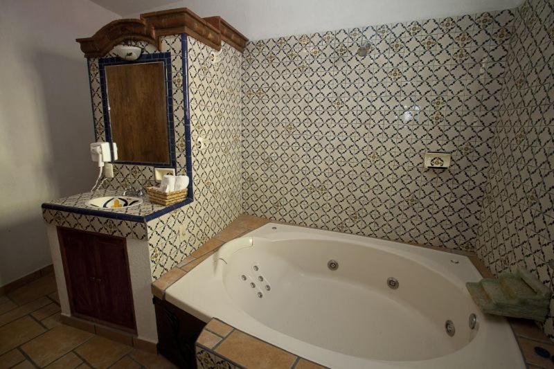 اتاق استاندارد با وان آب گرم, Antiguo Vapor Categoría Especial