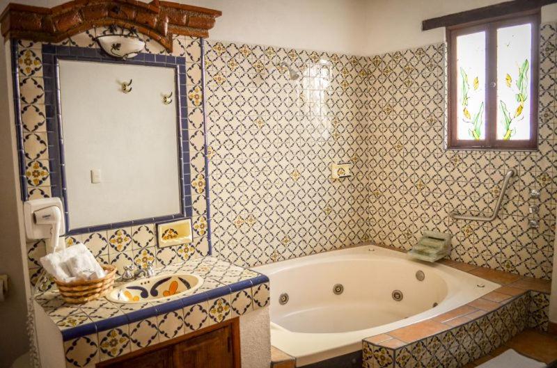 اتاق استاندارد با وان آب گرم, Antiguo Vapor Categoría Especial