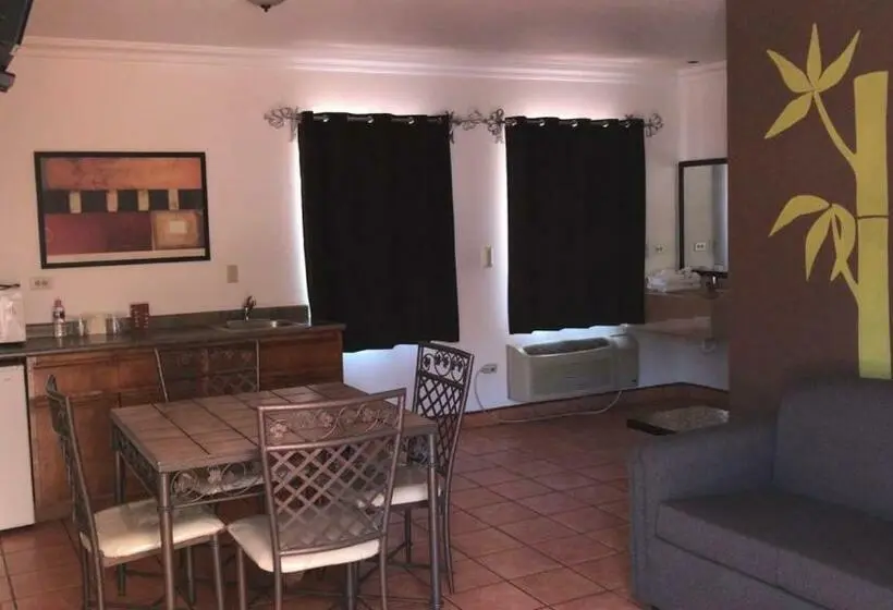 デラックススイート, Colonial De Nogales