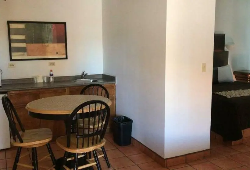 ジュニアスイート, Colonial De Nogales