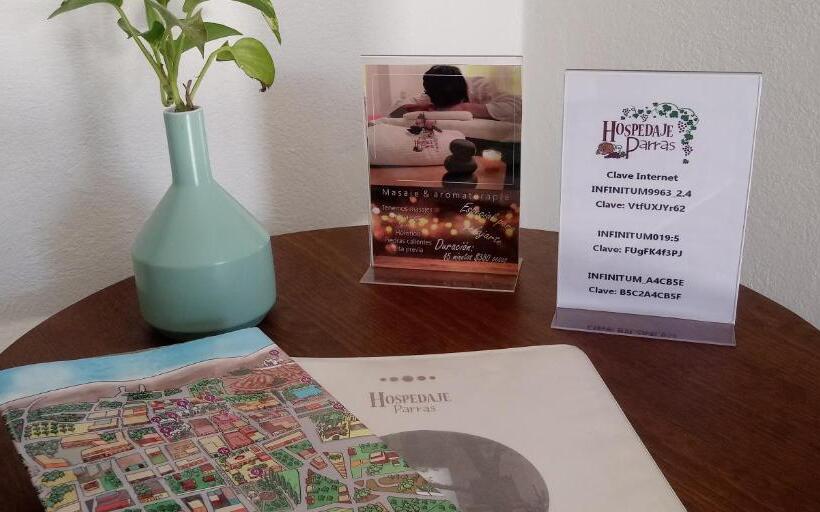 デラックスルーム, Hospedaje Parras