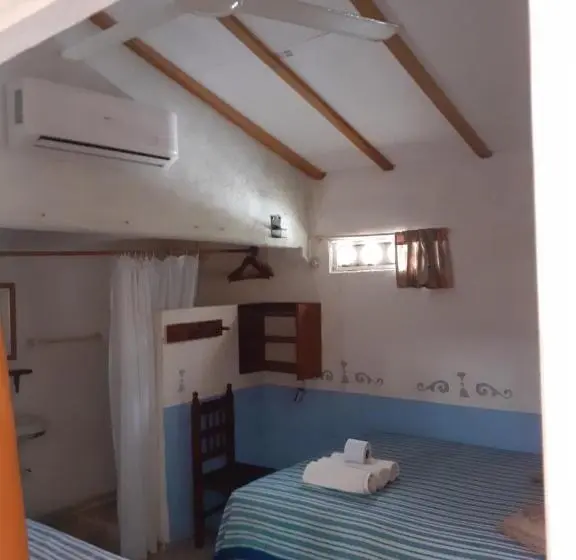 コンフォートトリプルルーム, Hostal Teresa Zipolite