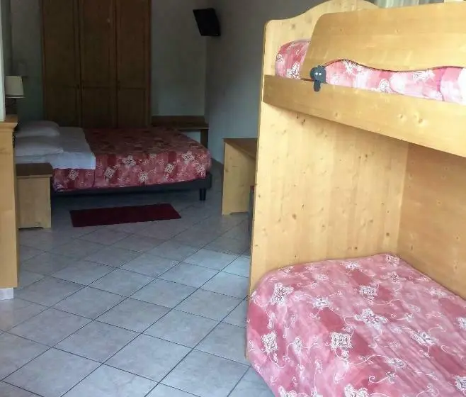 スタンダード４人部屋, Serena