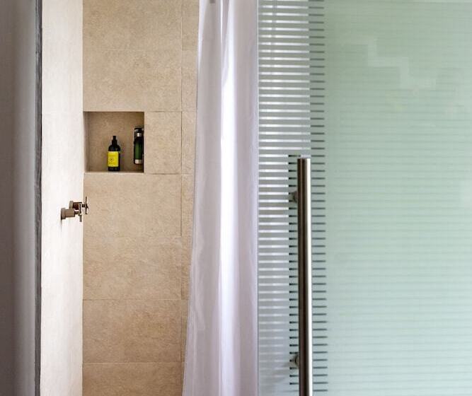 Suite Terasszal, Villa Aikia