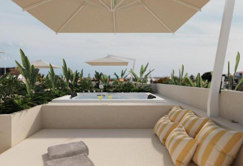 جناح مزود بجاكوزى, Patricia Suites