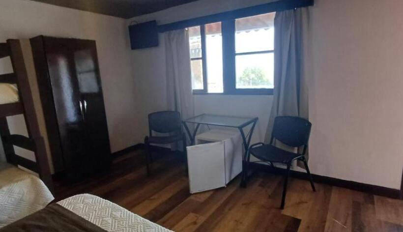 بانگلوی استاندارد, Complejo Laderas Del Cerro