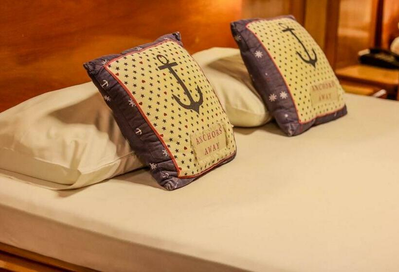 سوییت اجرایی, Hassler