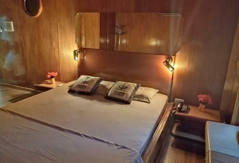 سوییت اجرایی, Hassler