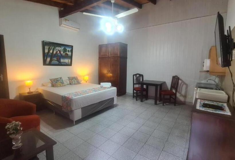 اتاق لوکس, Hassler