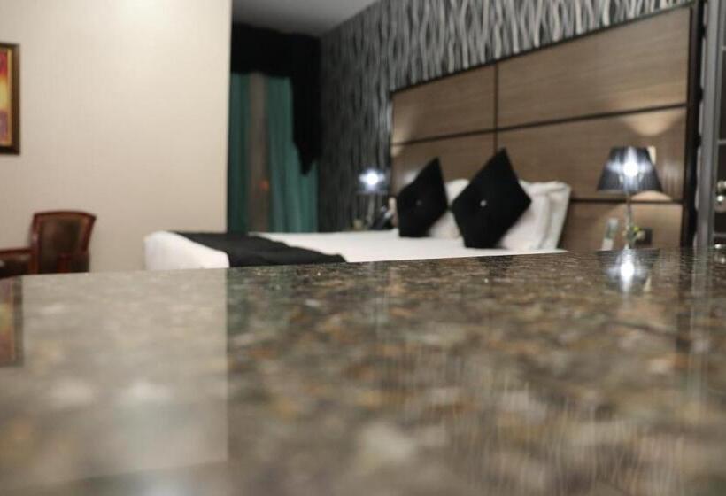 سوییت جونیور, Luxsur