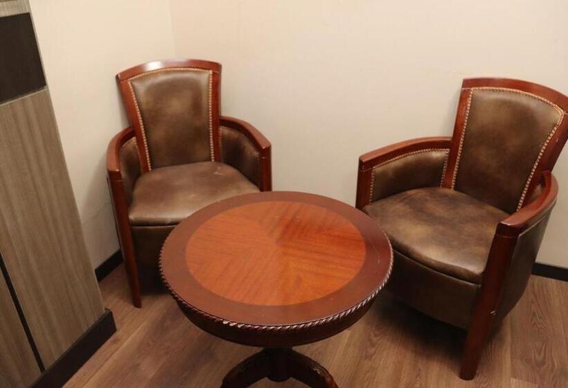 سوییت جونیور, Luxsur