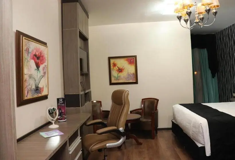 سوییت جونیور, Luxsur