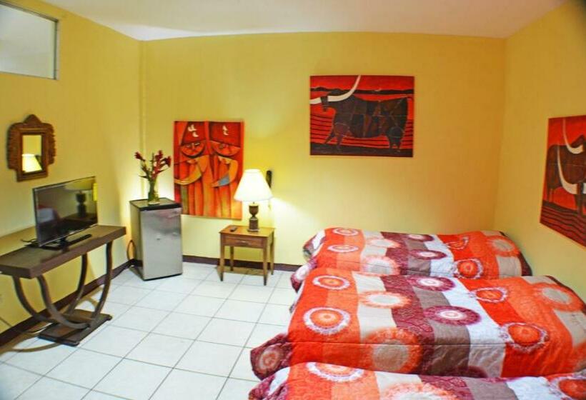 Habitación Triple Estándar, Plaza Cosiguina