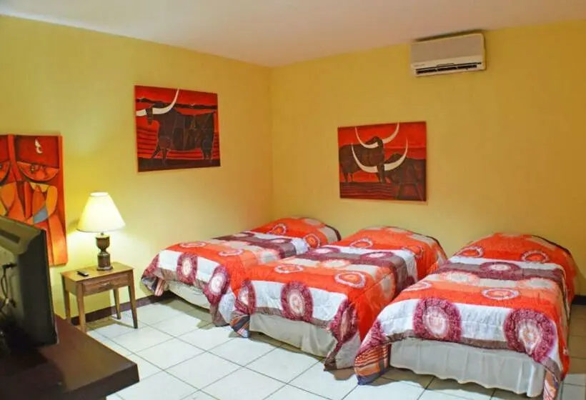 اتاق استاندارد سه نفره, Plaza Cosiguina