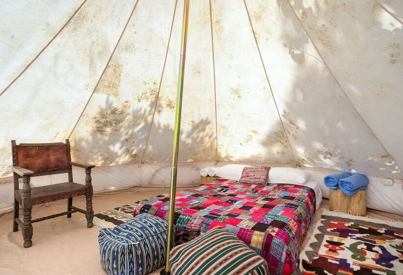 Standard Tent, Socialtel Maderas