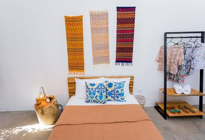 Номер Basic, Socialtel Maderas