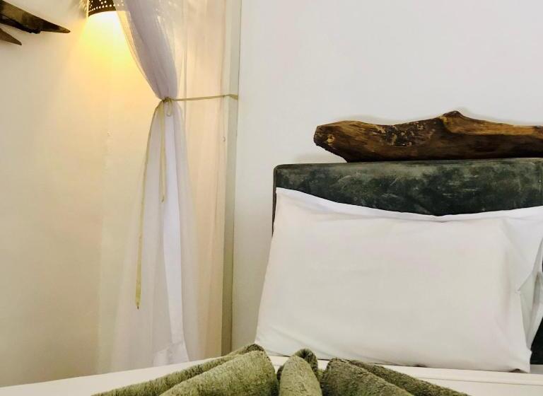 חדר סטנדרט עם מיטת קינג, Zanzistar Lodge