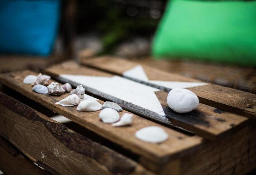 חדר סטנדרט לשלושה, Zanzistar Lodge