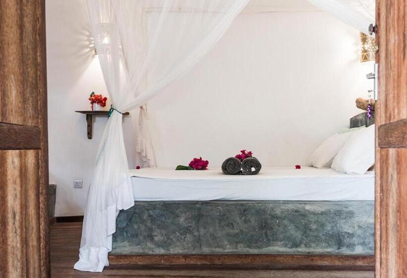 חדר סטנדרט לשלושה, Zanzistar Lodge