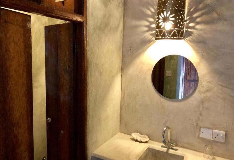 חדר סטנדרט לשלושה, Zanzistar Lodge