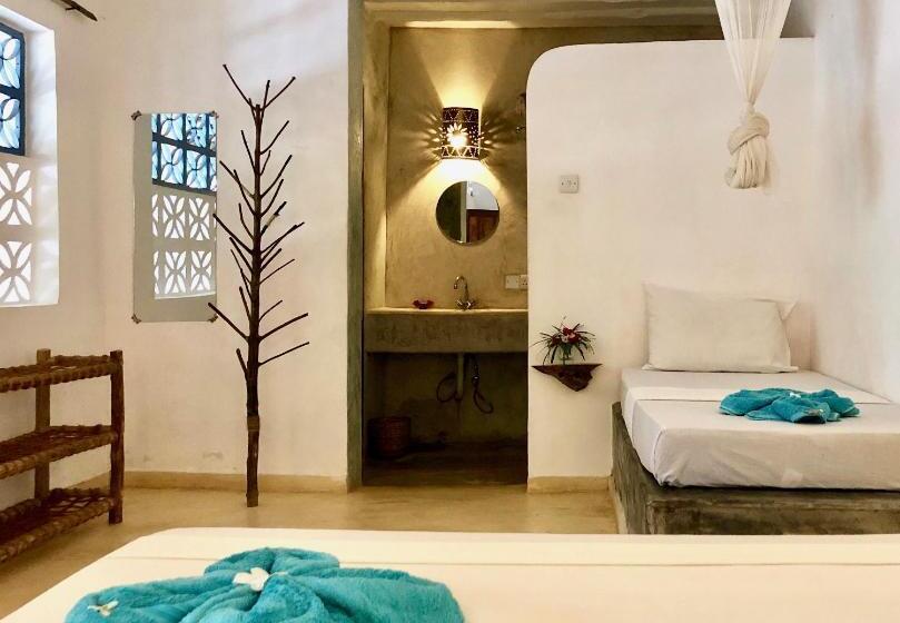 חדר סטנדרט לשלושה, Zanzistar Lodge