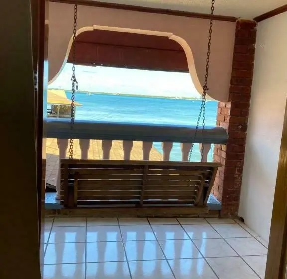 سوییت با چشمانداز دریا, Sea Eye Hotel Sunset Building