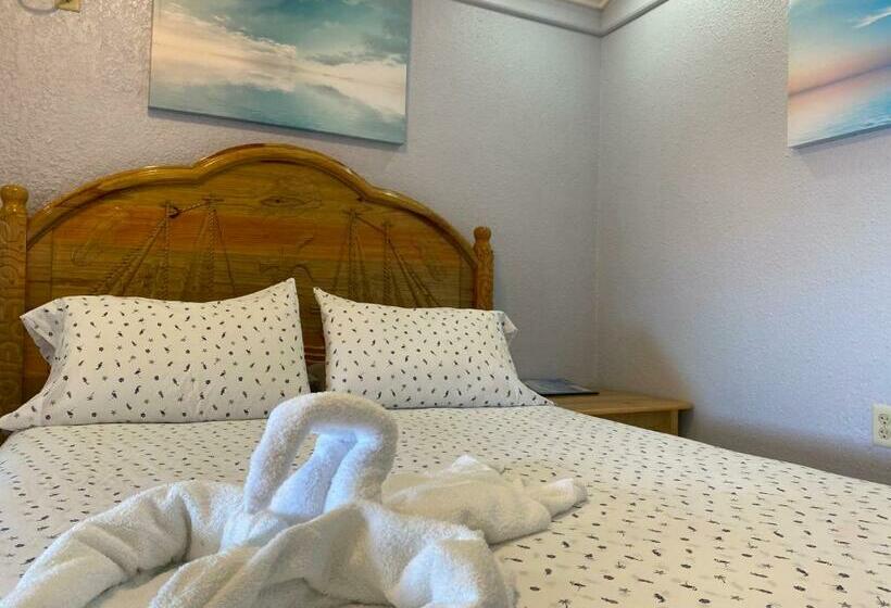سوییت با چشم‌انداز دریا, Sea Eye Hotel   Sunset Building