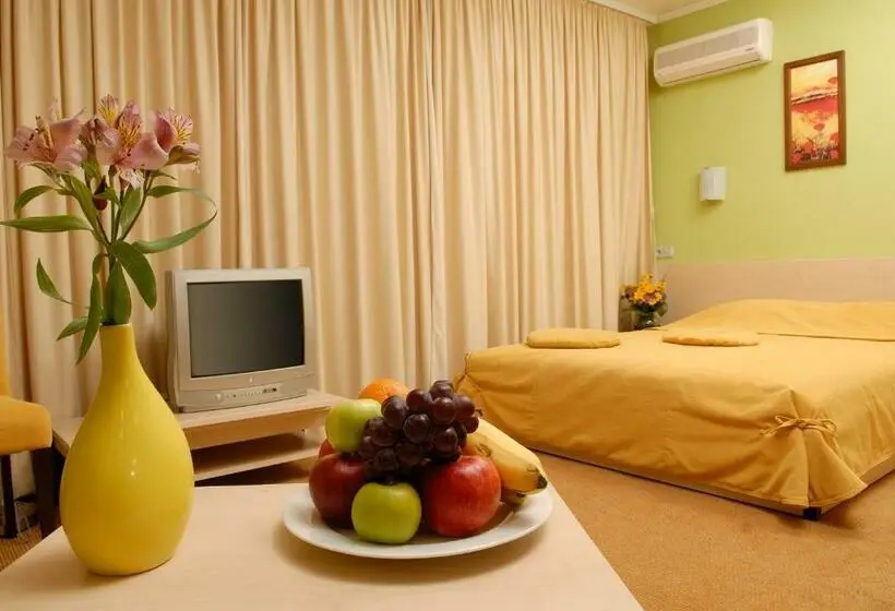 سوییت جونیور, 7 Days Hotel Kamyanets Podilskyi