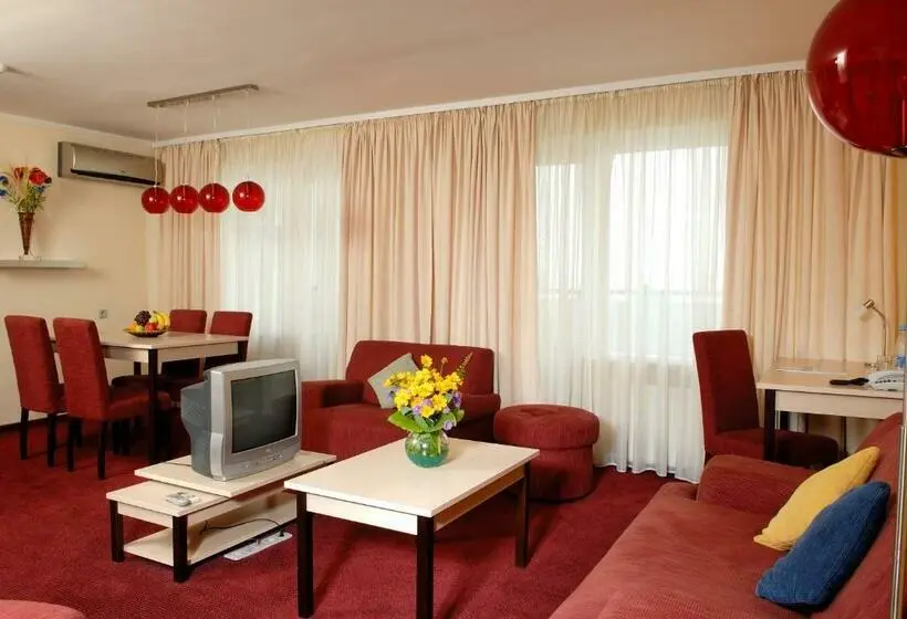 سوییت, 7 Days Hotel Kamyanets Podilskyi