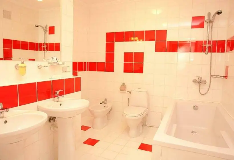 سوییت, 7 Days Hotel Kamyanets Podilskyi