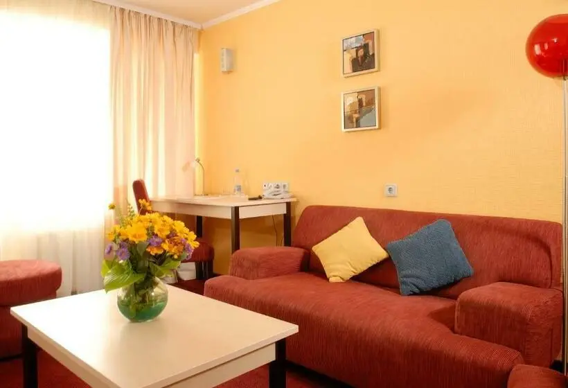 سوییت, 7 Days Hotel Kamyanets Podilskyi