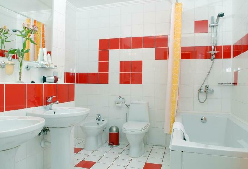 سوییت, 7 Days Hotel Kamyanets Podilskyi