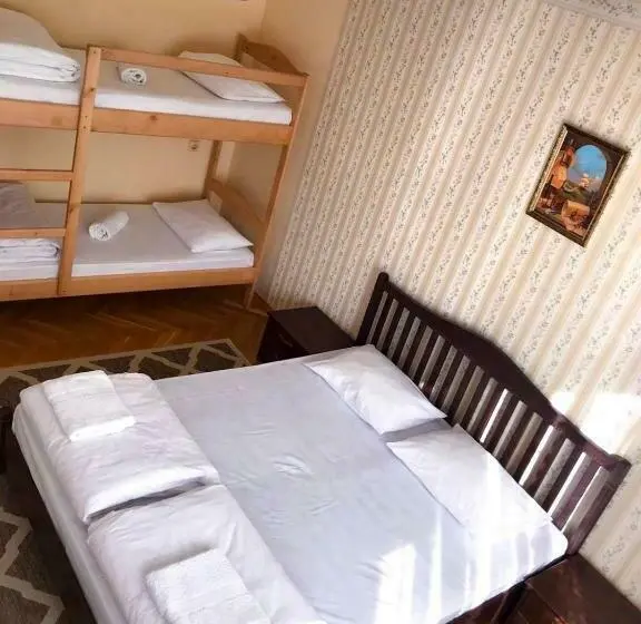Perhehuone Jaettu Kylpyhuone, Pelican Guest House & Hostel
