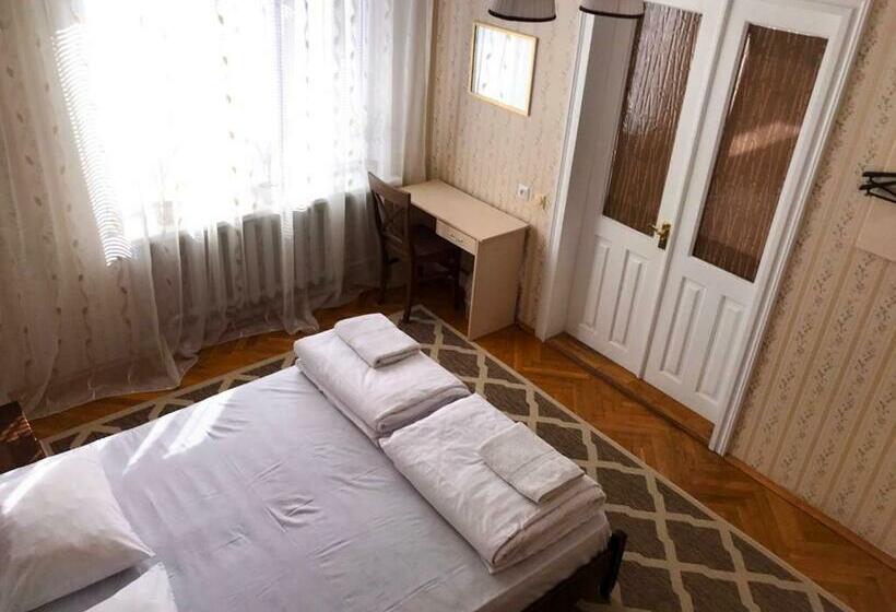 اتاق خانوادگی با سرویس بهداشتی مشترک, Pelican Guest House & Hostel