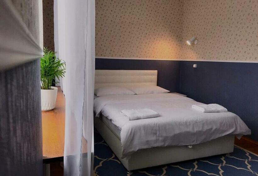 اتاق استاندارد با سرویس بهداشتی مشترک, Pelican Guest House & Hostel