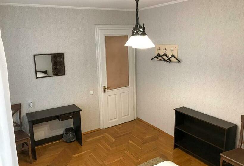 اتاق استاندارد با سرویس بهداشتی مشترک, Pelican Guest House & Hostel