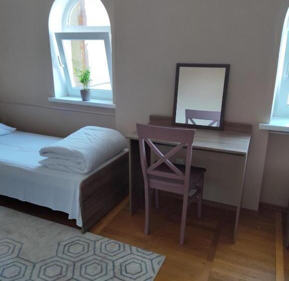 اتاق استاندارد با سرویس بهداشتی مشترک, Pelican Guest House & Hostel