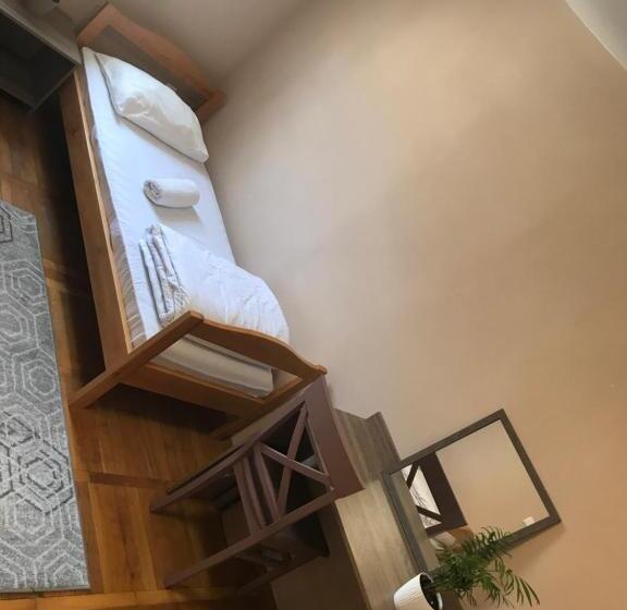 اتاق استاندارد با سرویس بهداشتی مشترک, Pelican Guest House & Hostel